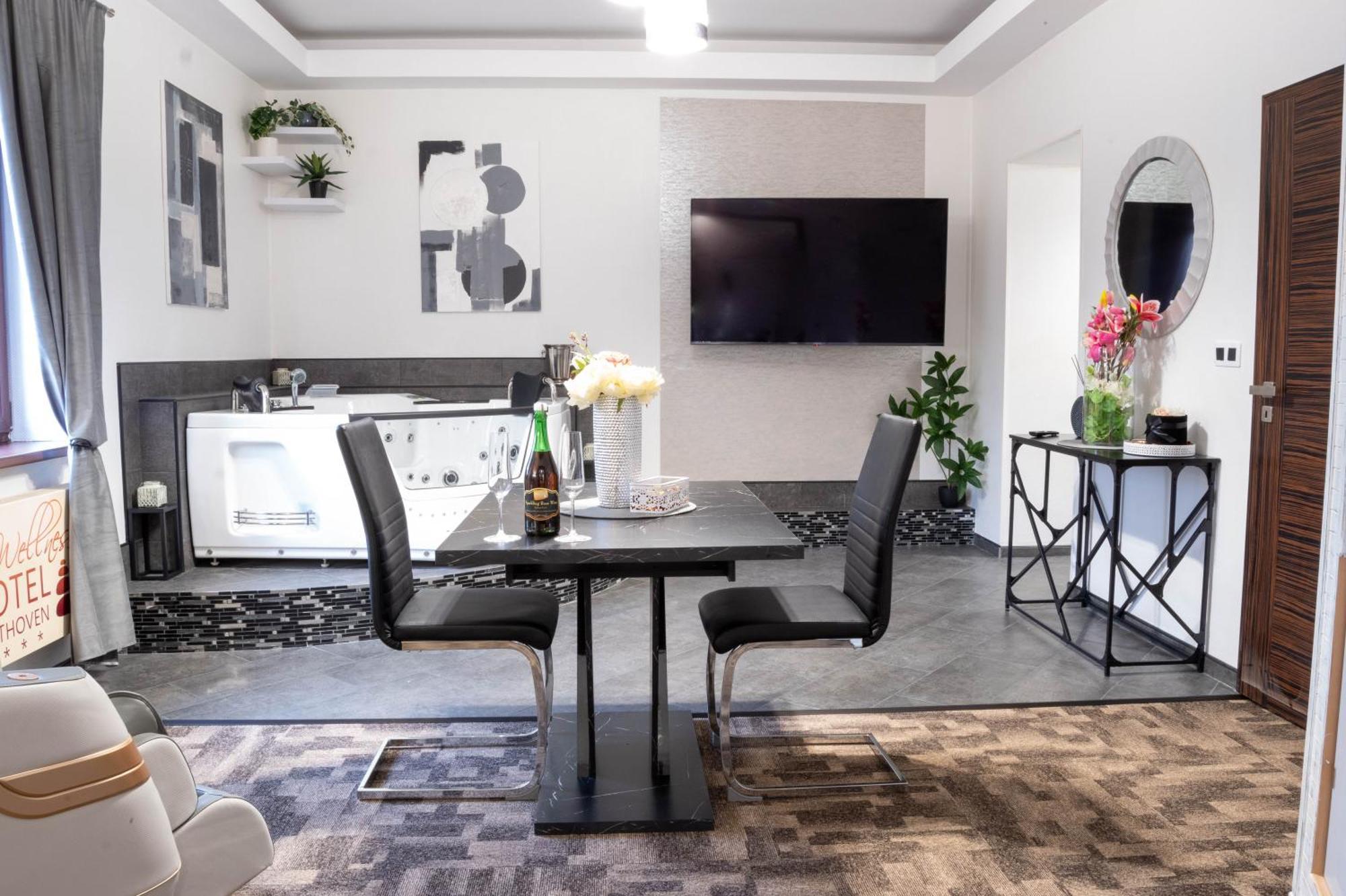 Wellness Hotel Beethoven Chomutov Buitenkant foto