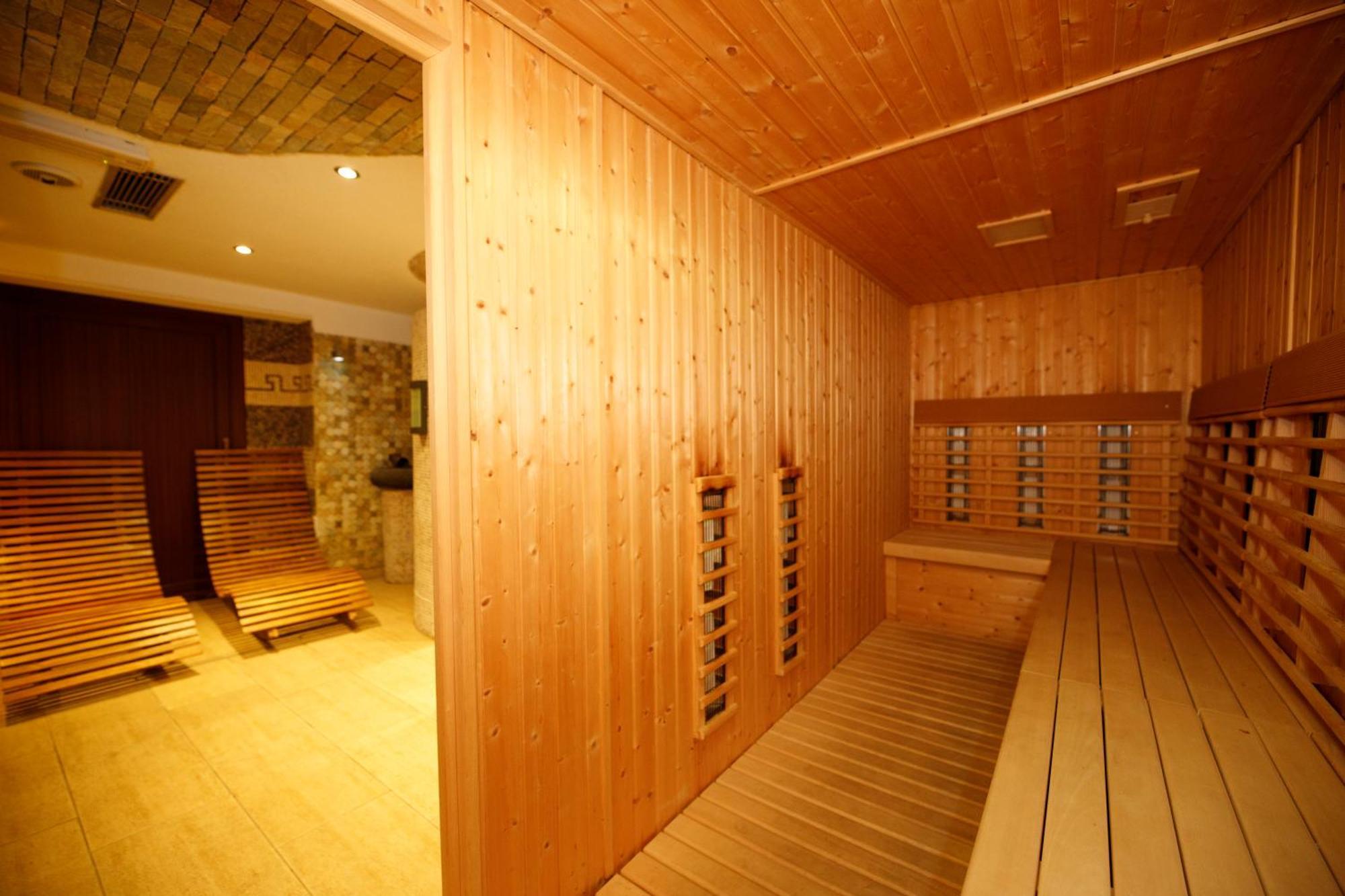 Wellness Hotel Beethoven Chomutov Buitenkant foto