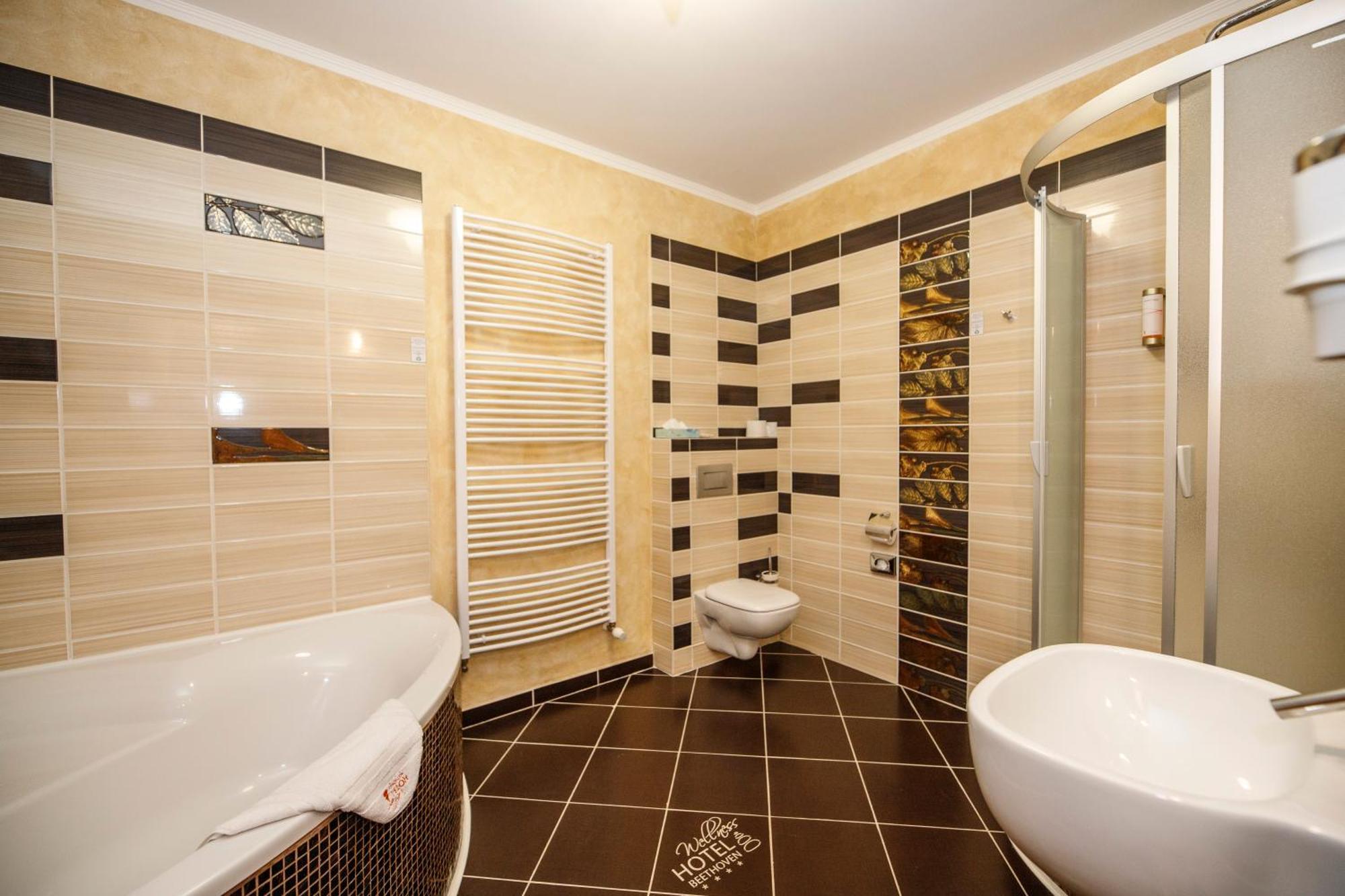 Wellness Hotel Beethoven Chomutov Buitenkant foto