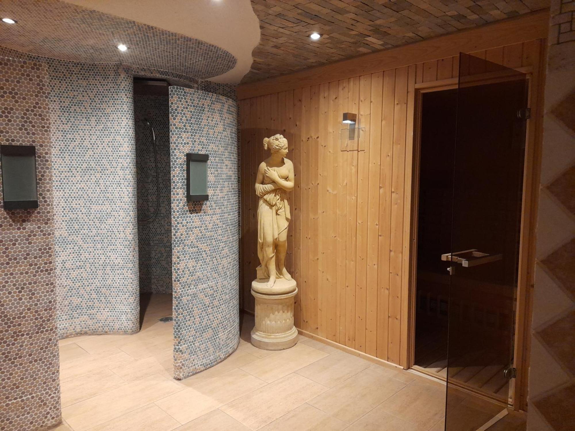 Wellness Hotel Beethoven Chomutov Buitenkant foto
