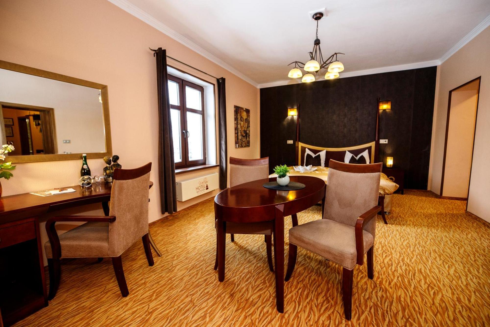 Wellness Hotel Beethoven Chomutov Buitenkant foto